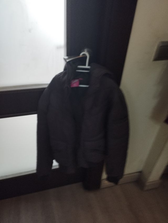 abrigo de niña con gorro corto