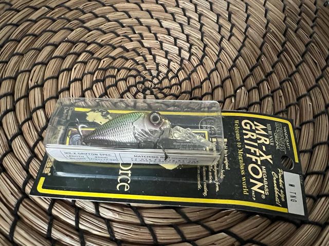 señuelo 1 marca megabass 