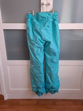 Pantalón impermeable de agua y nieve.