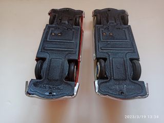 Parcheggio auto d'epoca in latta