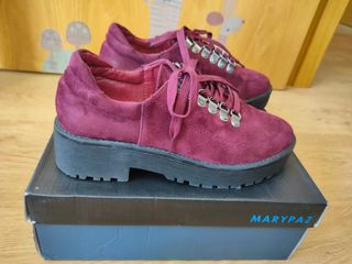 Zapatos con plataforma color vino