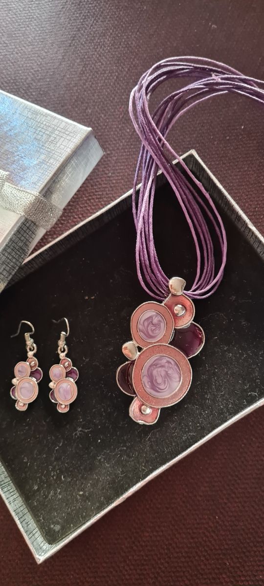 colgante y pendientes