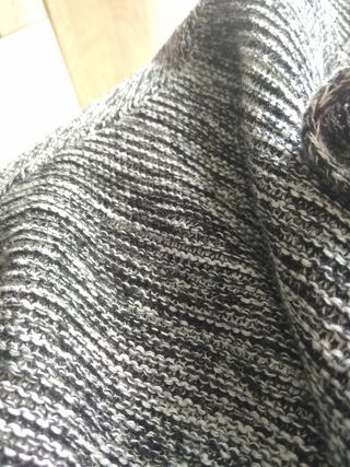 Chaqueta punto con capucha 