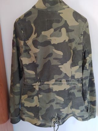 Chaqueta stretch de camuflaje de mujer Hollister