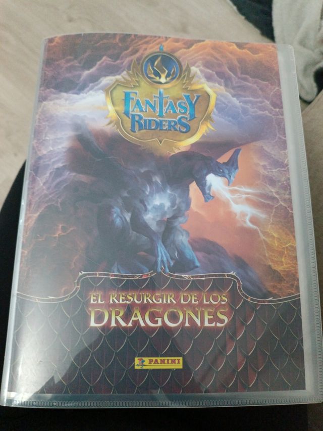 Album di adesivi La rinascita dei draghi di pane