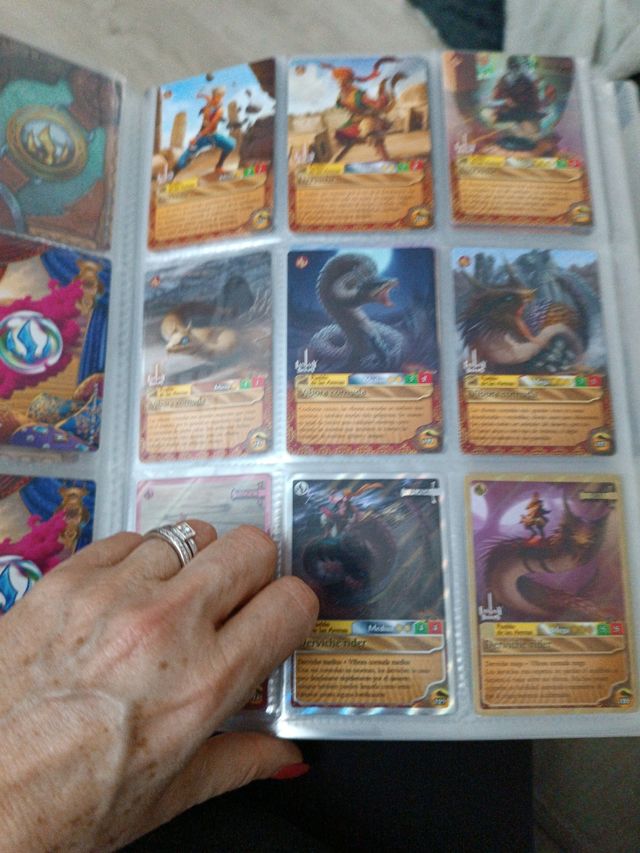 Album di adesivi La rinascita dei draghi di pane