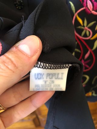 Blusa negra bordados de colores talla M-L