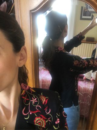 Blusa negra bordados de colores talla M-L