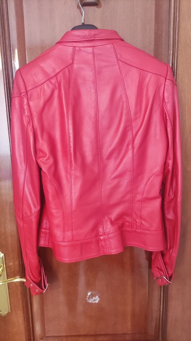 Cazadora biker piel roja Amaya Arzuaga 40