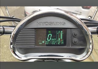 Hyosung Aquila GV650