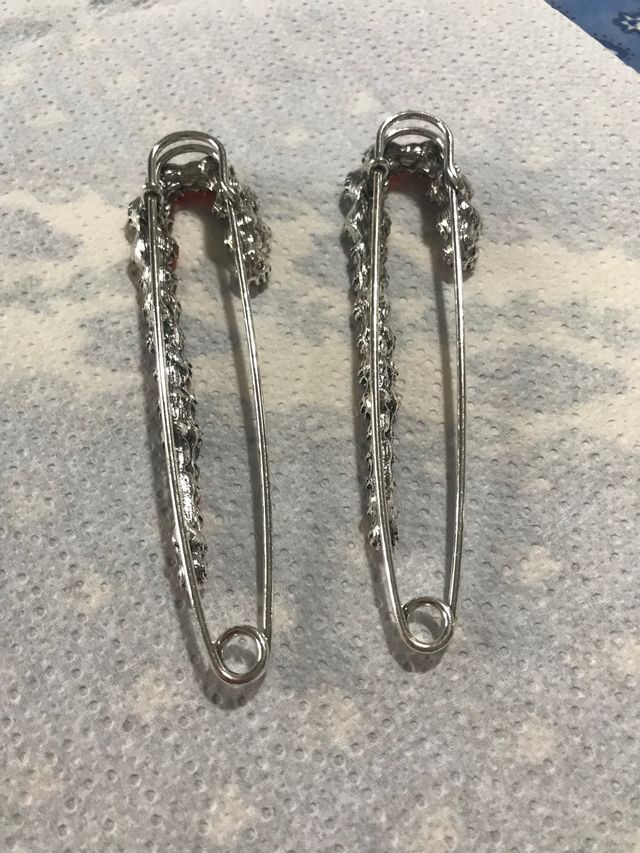 Due spille ferma sciarpa