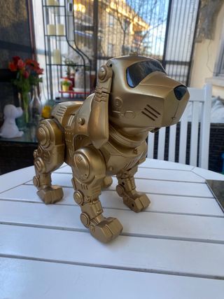 Robot perro con sonido y movimiento