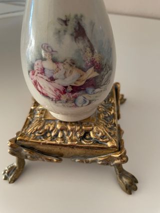 2 candelabros de bronce y cerámica antigua