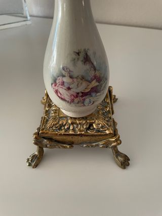 2 candelabros de bronce y cerámica antigua