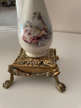 2 candelabros de bronce y cerámica antigua