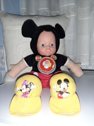 MUÑECO CON DIFERENTES TEXTURAS DE FAMOSA. FUNCIONA