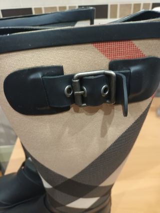 bota de agua burberry.T38