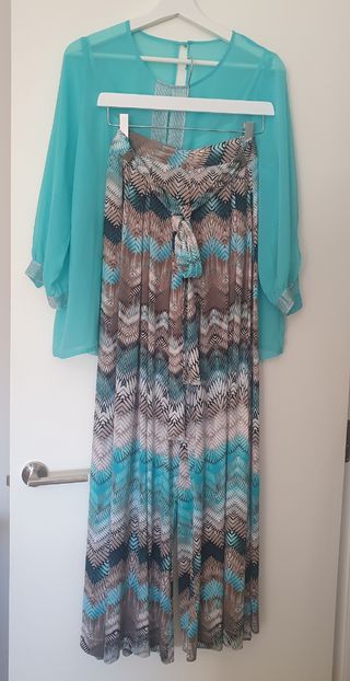 Conjunto pantalón ancho, blusa y camiseta