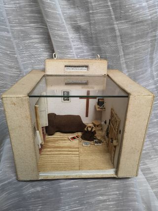 Antiguo diorama maqueta religiosa monja