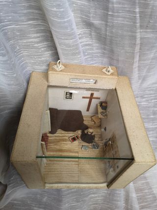 Antiguo diorama maqueta religiosa monja