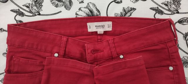 pantalón rojo polipiel