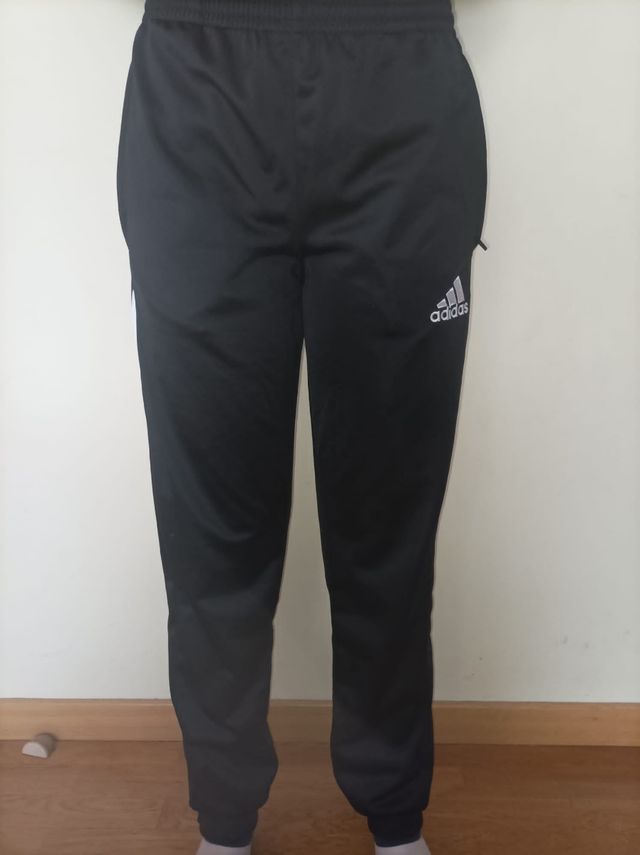 pantalón chándal marca Adidas talla 1.64cm