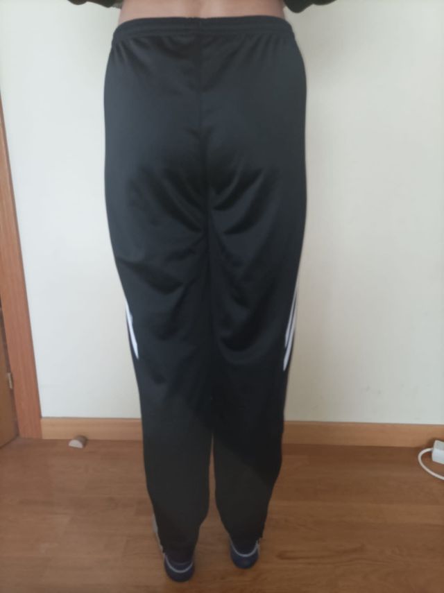 pantalón chándal marca Adidas talla 1.64cm