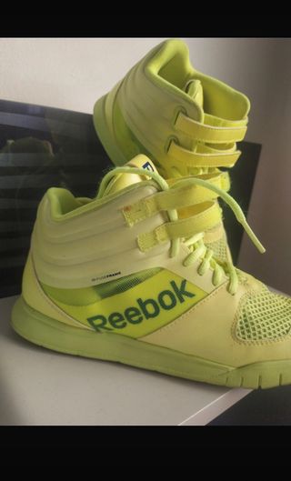 Reebok amarillas