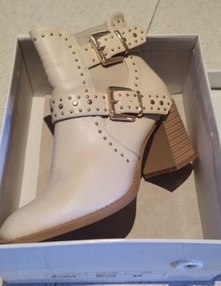Botin mujer tachuelas