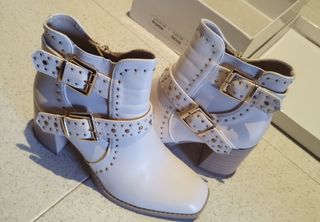 Botin mujer tachuelas