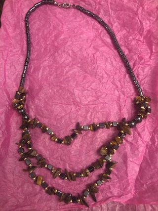 Gargantilla negra más otra bisutería