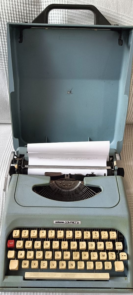 macchina da scrivere funzionante 