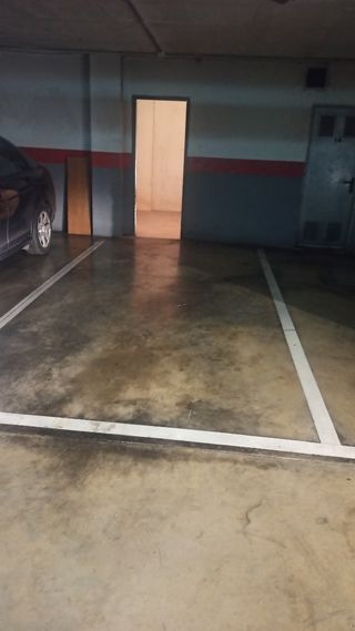 Se vende plaza de garaje con trastero.