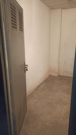 Se vende plaza de garaje con trastero.
