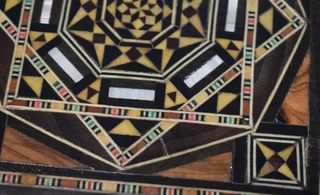 AJEDREZ Y BACKGAMON REALIZADO EN MARQUETERÍA