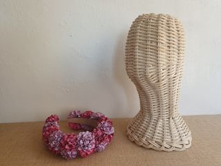 Corona flores malva y fucsia empolvado