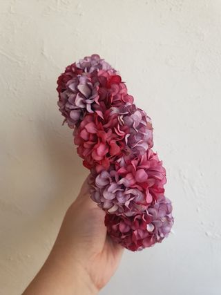 Corona flores malva y fucsia empolvado