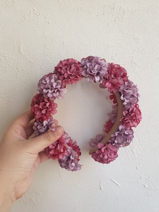 Corona flores malva y fucsia empolvado