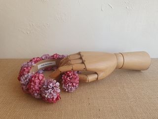 Corona flores malva y fucsia empolvado