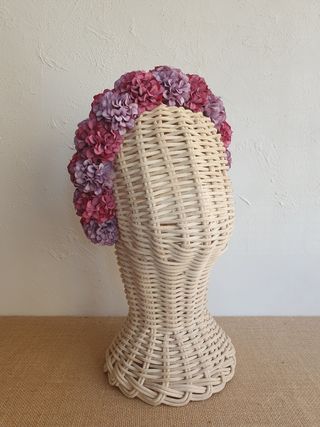 Corona flores malva y fucsia empolvado