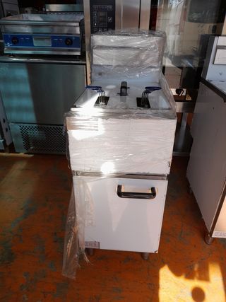 Freidora a gas 28 litros .