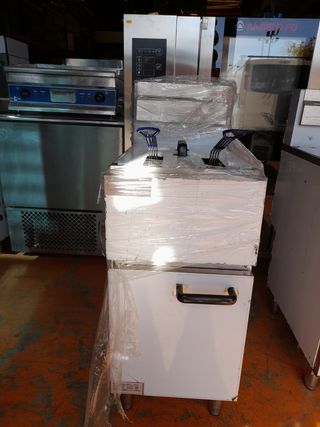 Freidora a gas 28 litros .