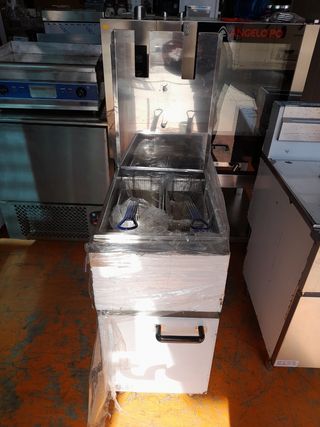 Freidora a gas 28 litros .