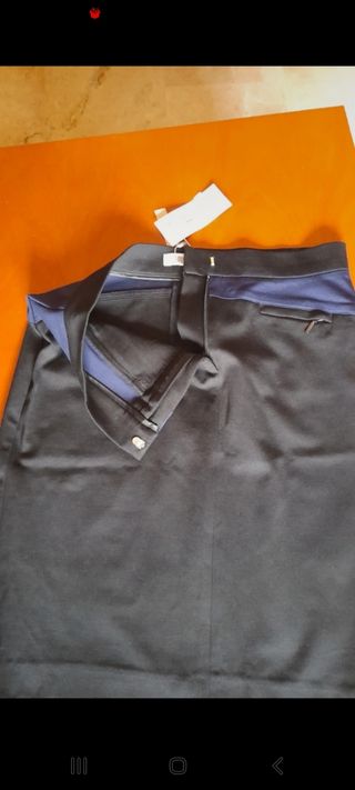 Bonita falda Zendra,  con etiqueta