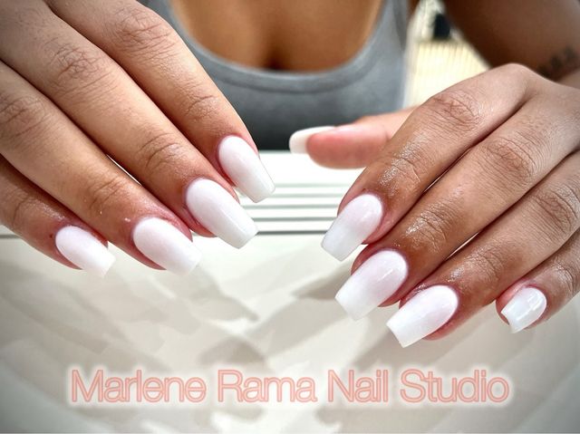 Uñas esculpidas. Esmaltado semi permanente.