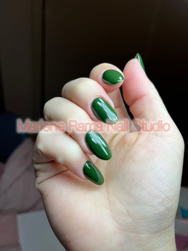 Uñas esculpidas. Esmaltado semi permanente.