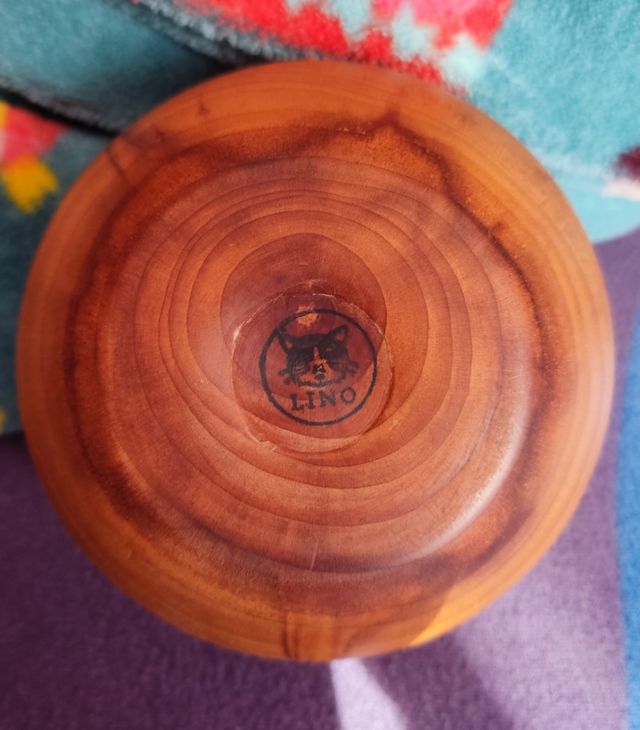 CUENCO/JOYERO REDONDO DE MADERA CON TAPA.