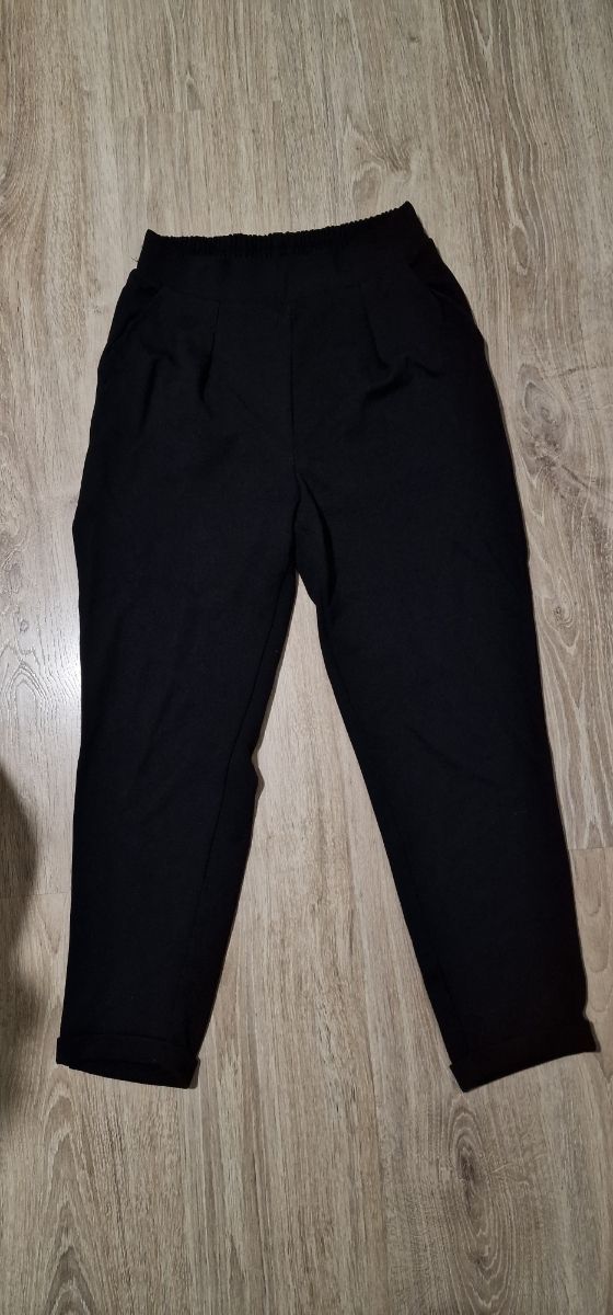 Pantalón marca Stradivarius talla S