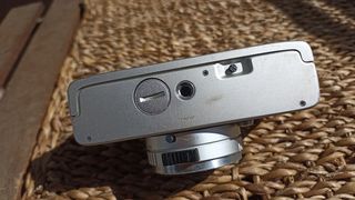 Konica C35 con carcasa sumergible Marine