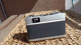 Konica C35 con carcasa sumergible Marine